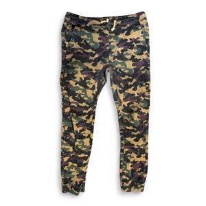 Camo Low Rise Joggers. Size Large. Drawstring waist. . SKU 17